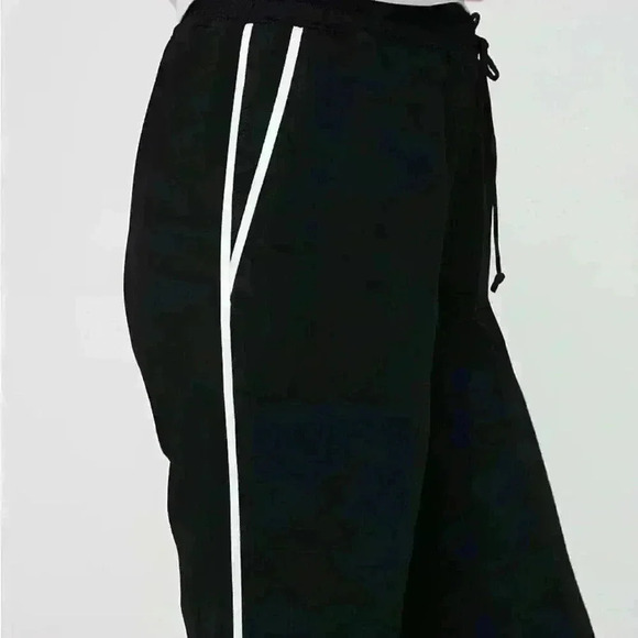 Aritzia Wilfred Buffon Pant joggers Japanese silk Black size M - Picture 4 of 8